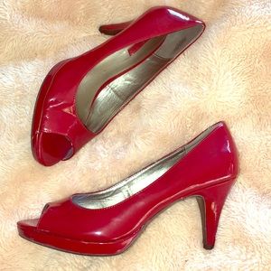 Bandolino “MYLAH” red peep toe pumps